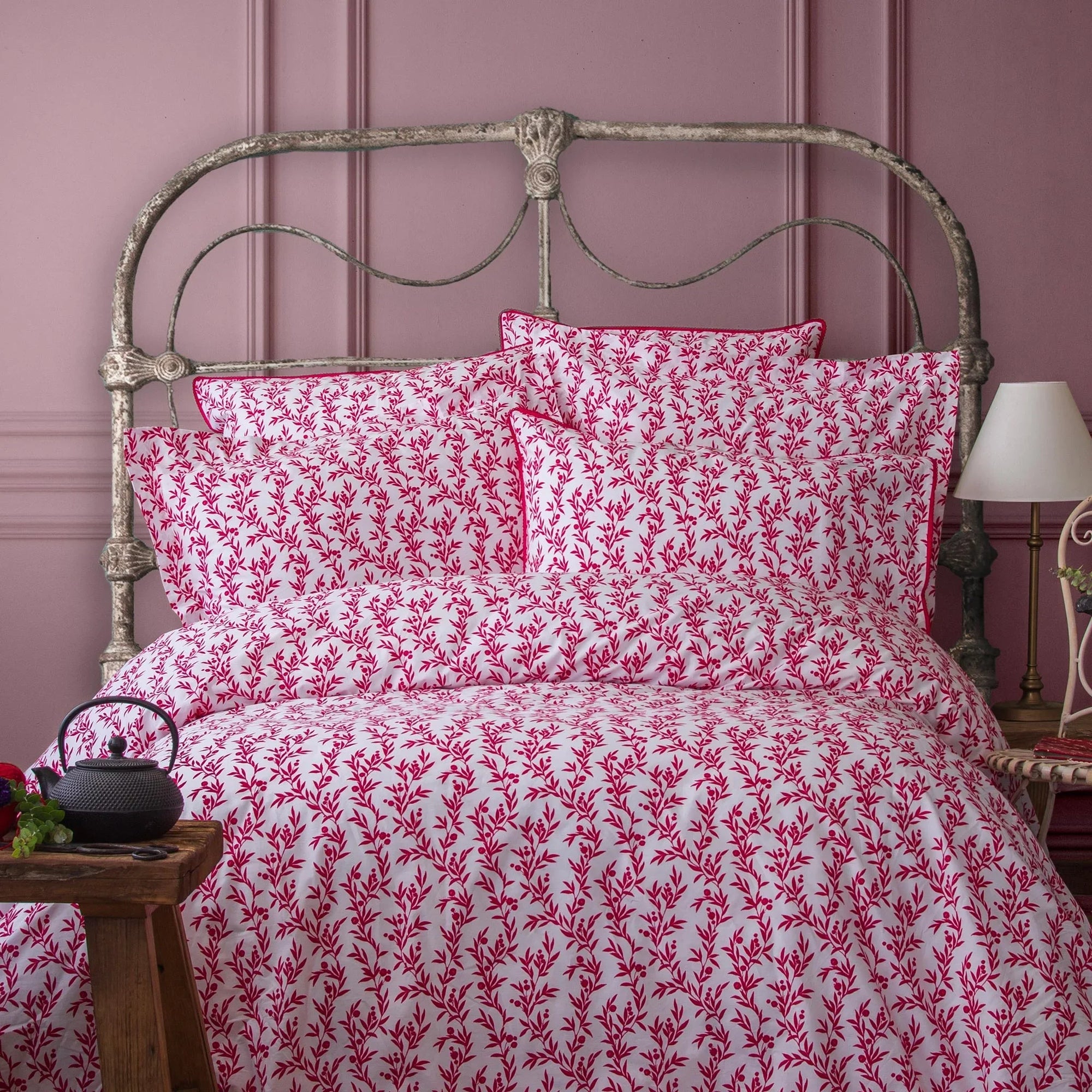Parure de lit en percale pure blanche et magenta à petits motifs floraux (FR)