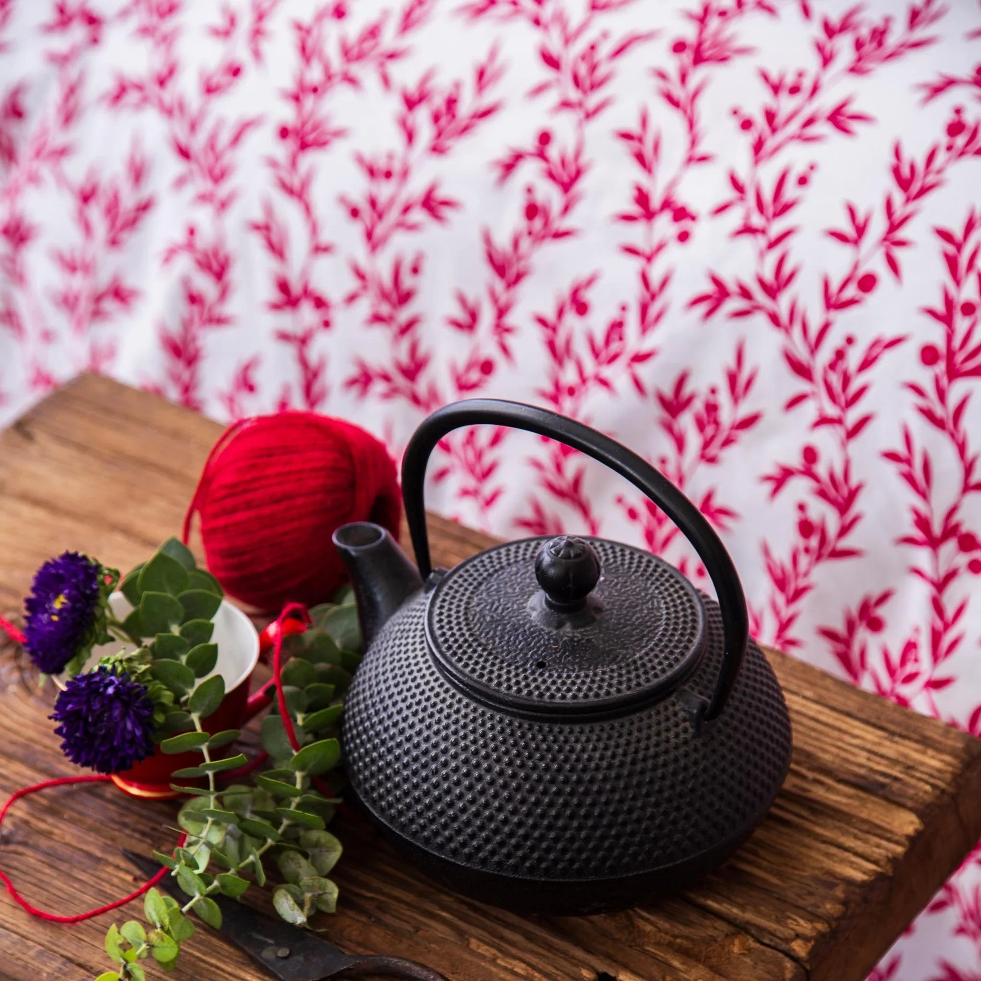 Parure de lit en percale pure blanche et magenta à petits motifs floraux (FR)