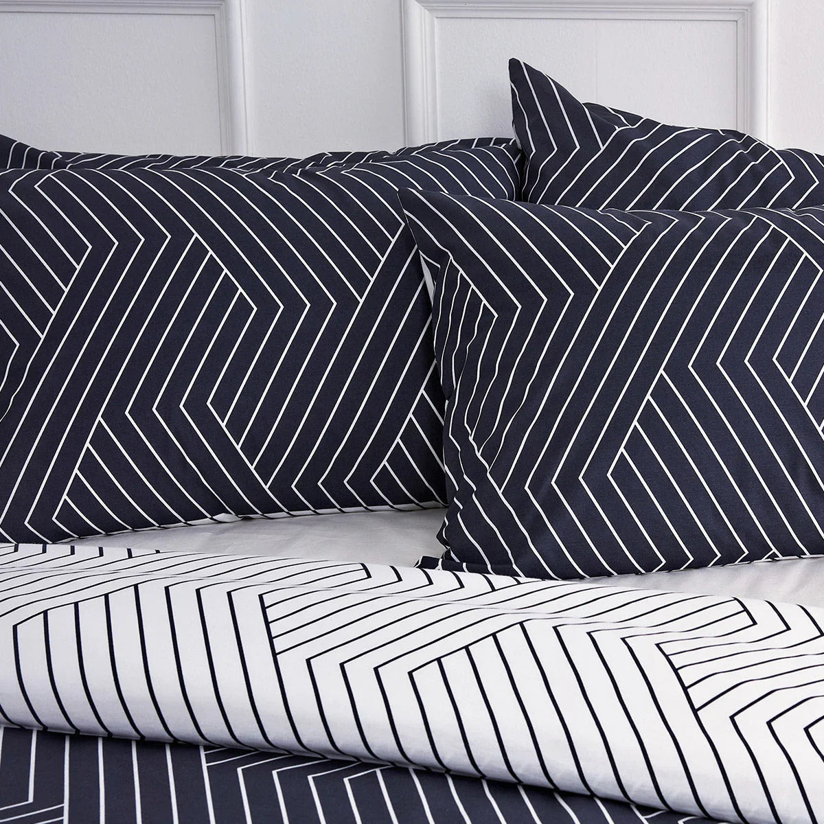 Parure de lit Oslo bleu marine foncé à chevrons en coton (FR)